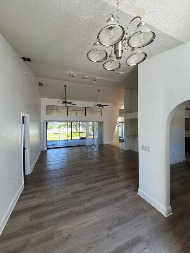 Building Photo - $1,875 ** ANNUAL ** Available 10/15/25 - Newly Renovated ** 3/2 Single Family Home with Oversized...