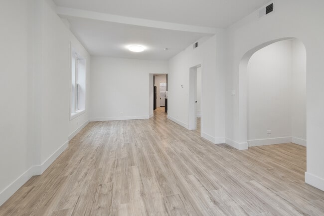 Building Photo - 1921 W Summerdale Ave