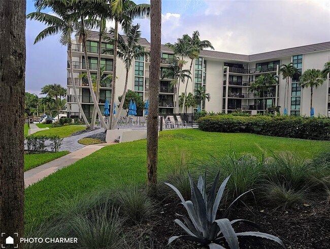 Building Photo - 1350 River Reach Dr