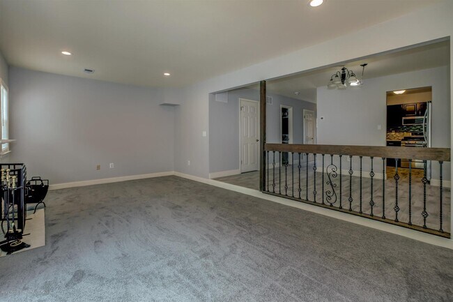 Building Photo - 40 Staghorn Dr