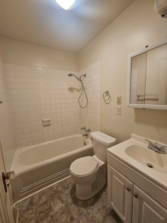 Building Photo - 126 E 38th St