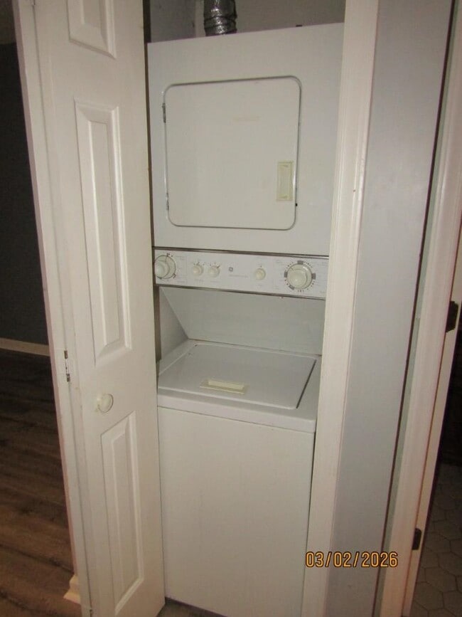 Building Photo - 4812 Pinehurst Cir