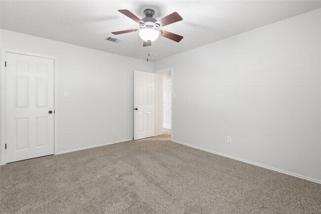 Building Photo - 2604 Stenson Dr