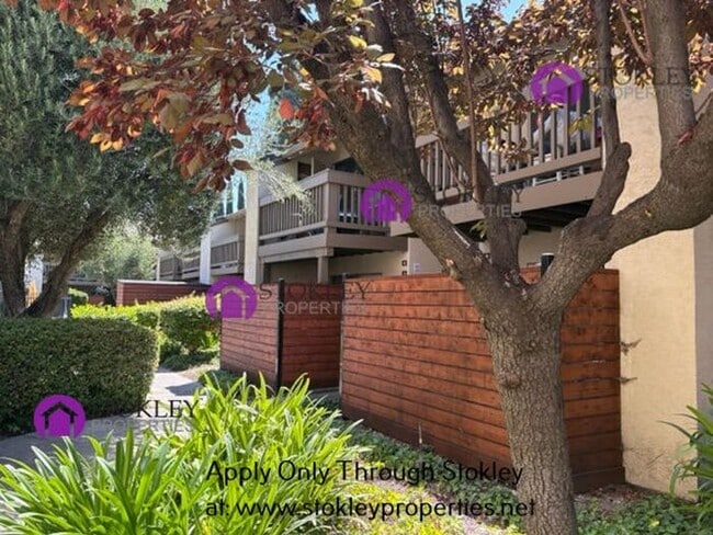 Building Photo - 2730 Oak Rd