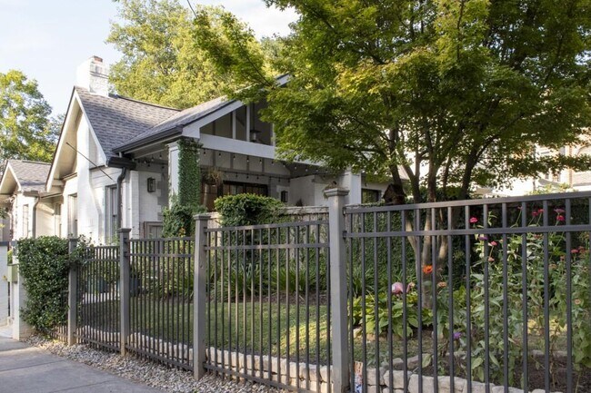 Building Photo - 801 Durant Pl NE