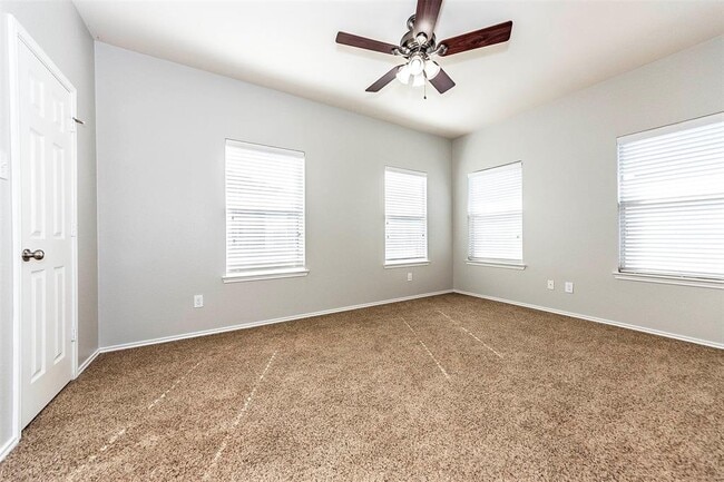 Building Photo - 1721 Kemah Village Dr