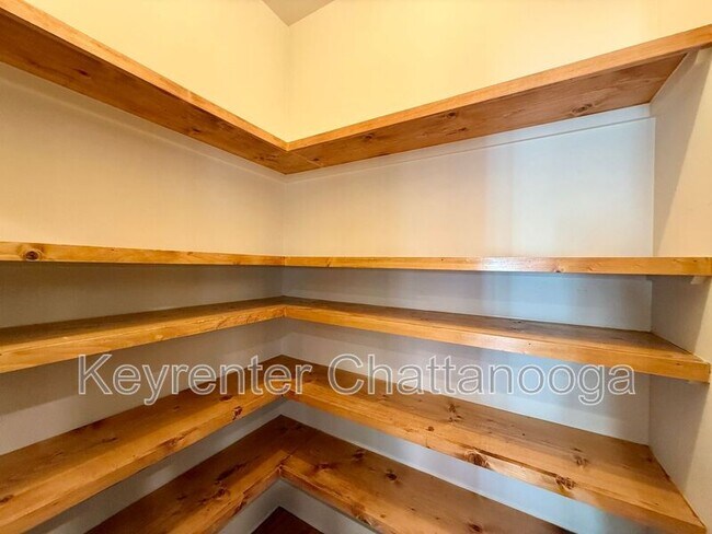 Building Photo - 8925 Pine Ridge Rd