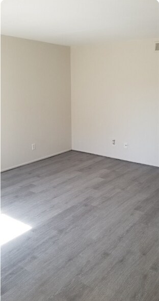 Living area - 5484 Dobbs St
