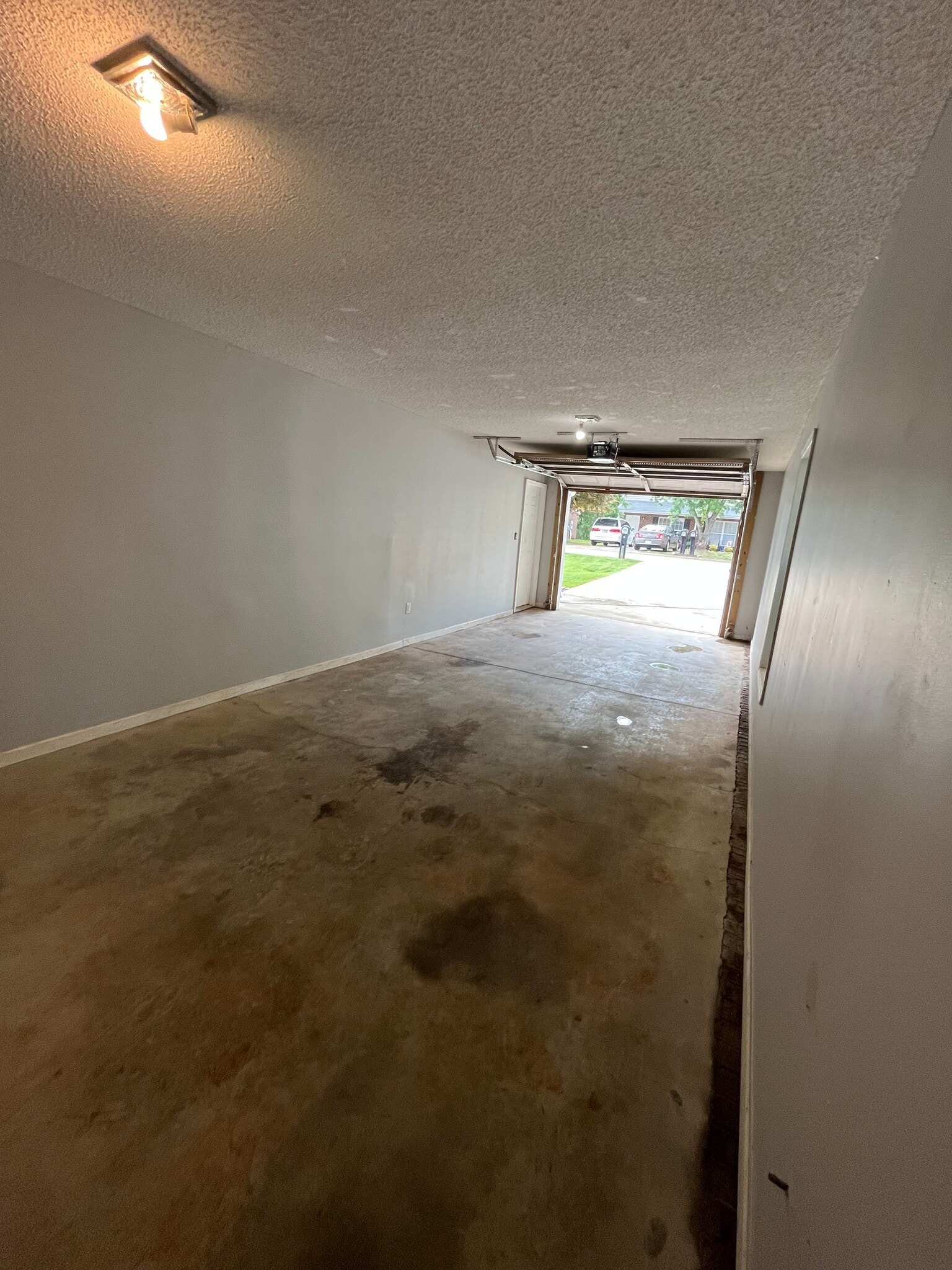 Deep Garage - 201 Springfield Cir