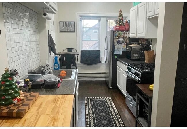 Building Photo - 3819 N Greenview Ave