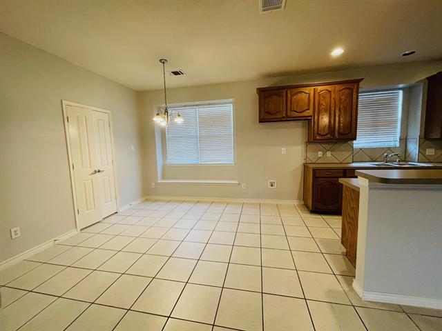 Building Photo - 5929 Desperado Dr