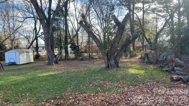 Building Photo - 715 Tom Hunter Rd