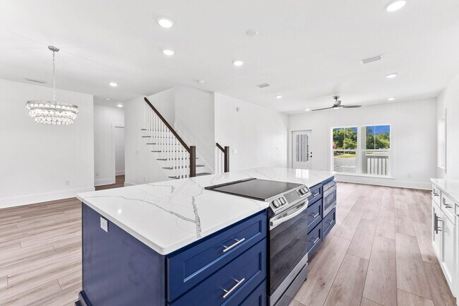 Building Photo - 70 Oakley Ct