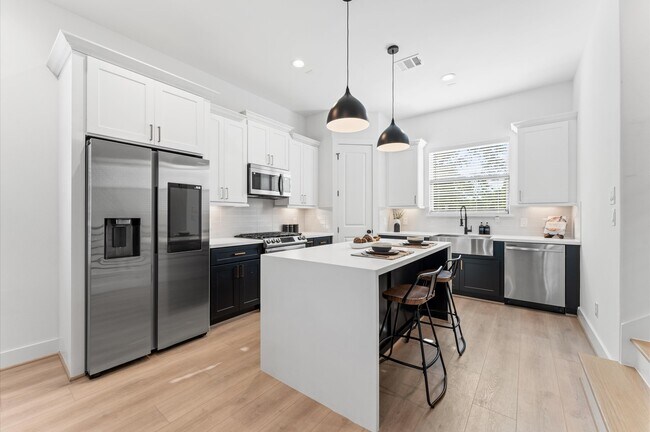 Building Photo - 808 Curtin St