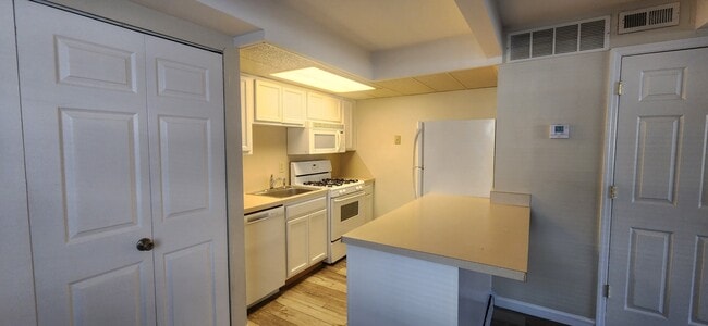 Building Photo - 1416 Missouri Ave