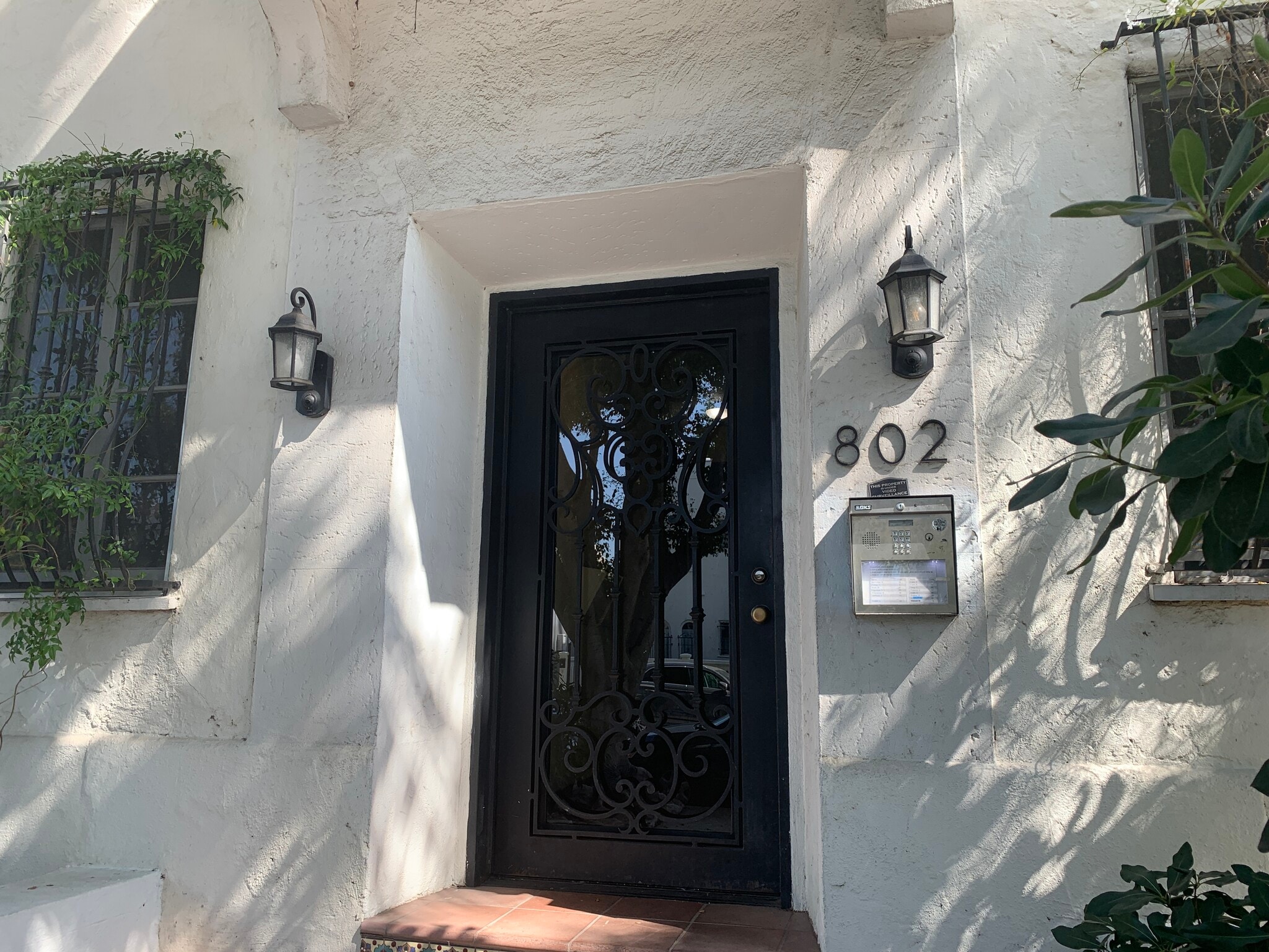 Building Photo - 802 N Sweetzer Ave