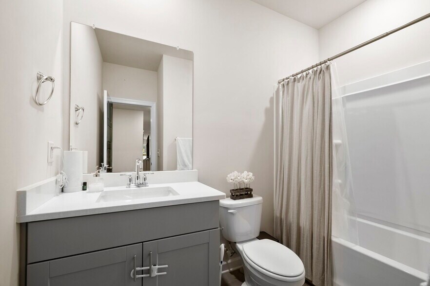 Building Photo - 813 Elgon Walk Dr