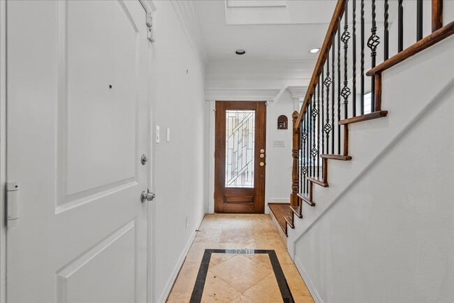 Building Photo - 6118 Tyne St