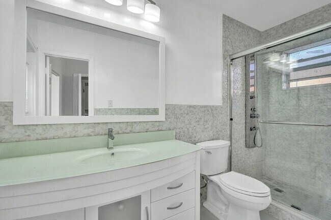 Building Photo - Beautiful 3 bedroom 2 bath Home in Miramar...