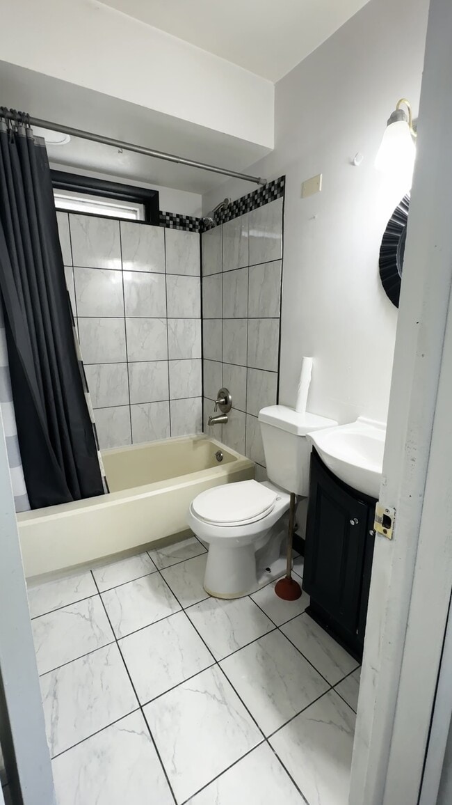 Building Photo - 3535 Robey Ave