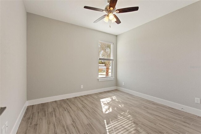 Building Photo - 123 Tulip Ln