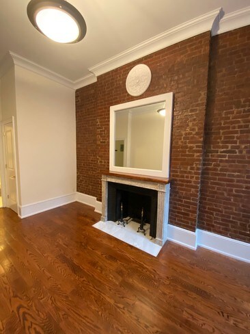 Building Photo - 169 W 76th St