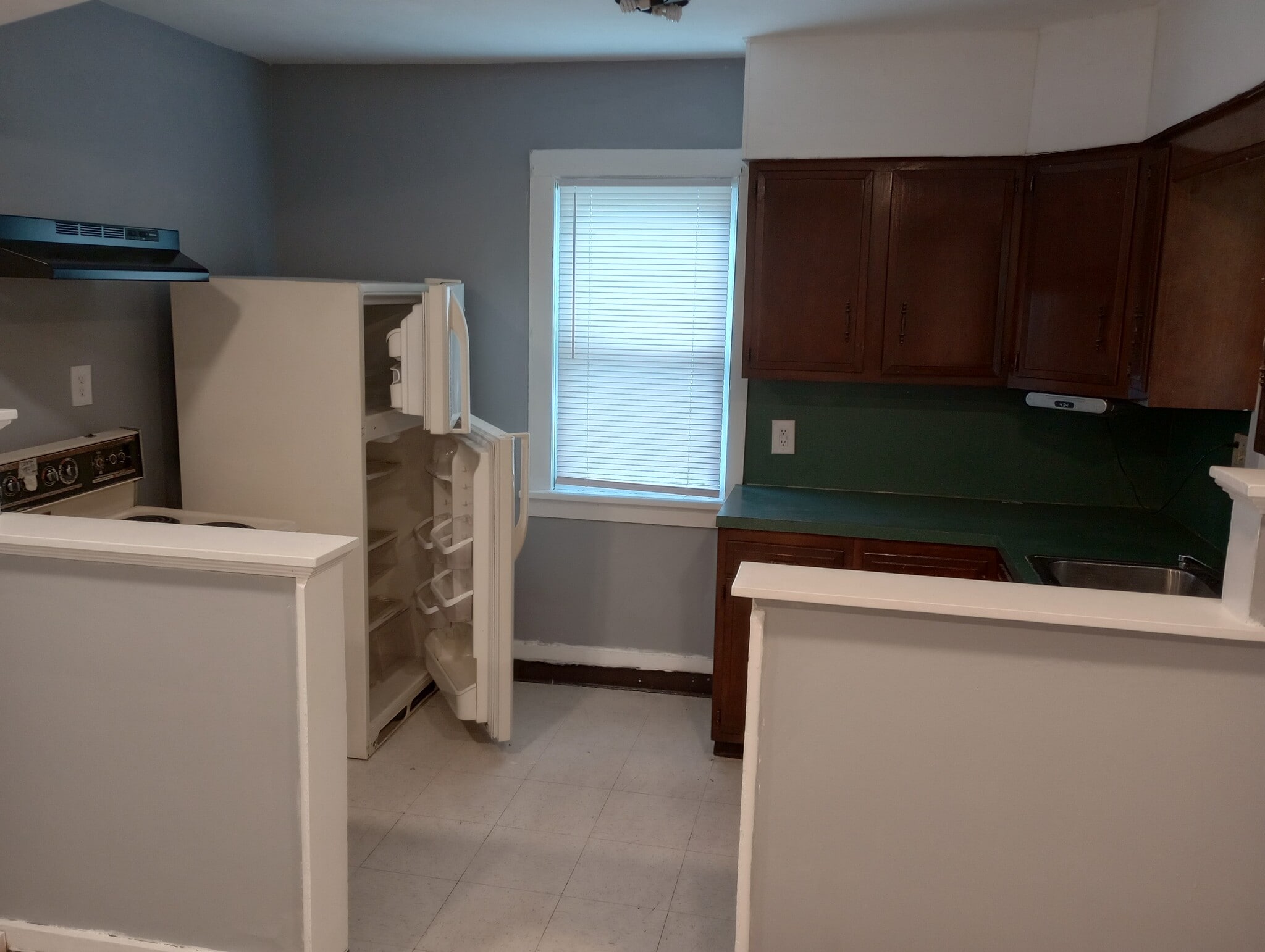 Building Photo - 206 E 8th St