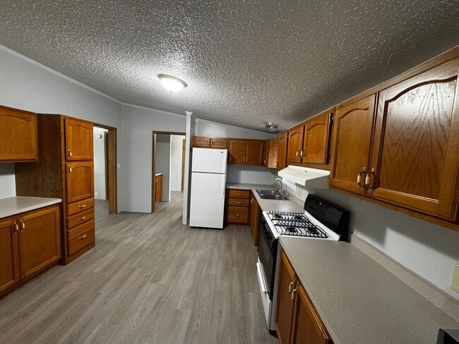 Building Photo - Very large yard great location a nice older doublewide Home