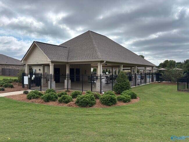 Building Photo - 105 High Leaf Dr