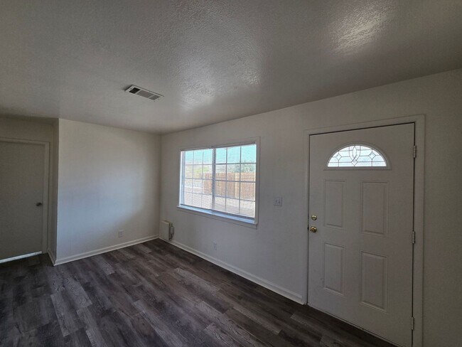 Building Photo - Yucca Ave 6686-6688