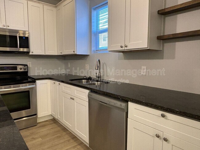 Building Photo - 1338 Barth Ave