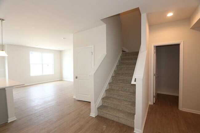 Building Photo - 1802 Salt Springs Dr