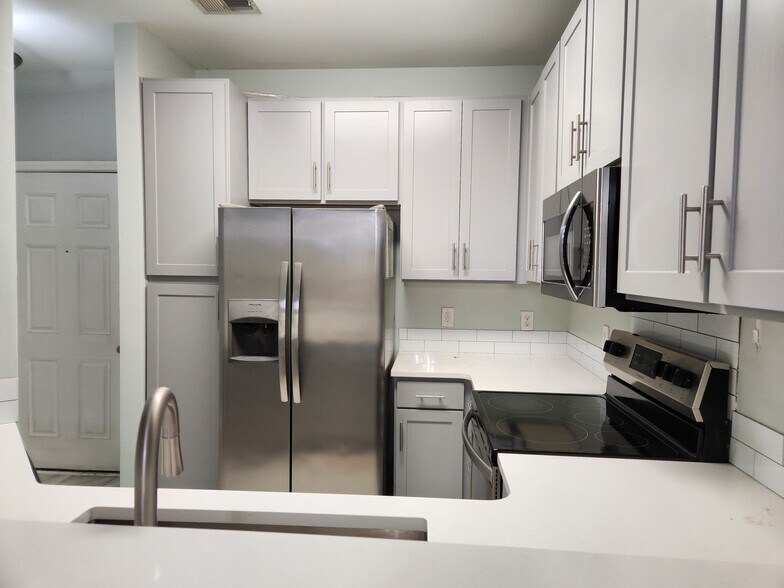 Building Photo - 2021 Basildon Rd