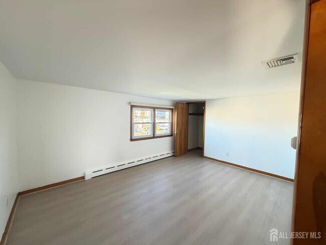 Building Photo - 6 Oakwood Pl