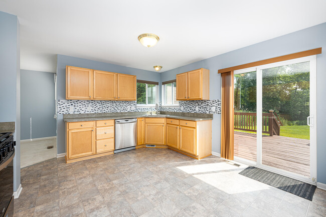 Building Photo - 8312 N Warwick Ct