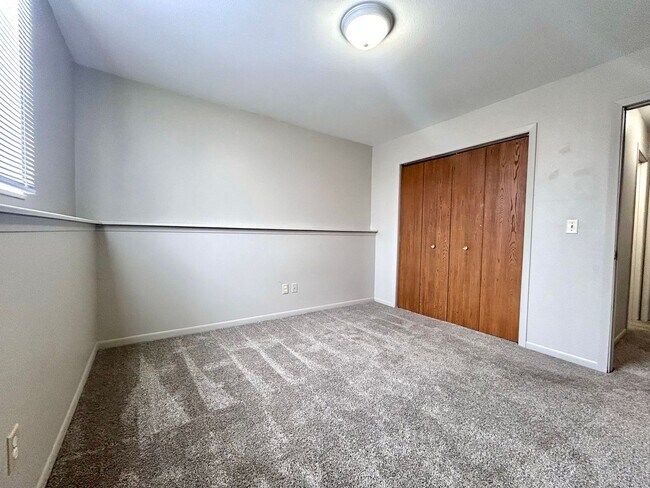 Building Photo - 3924 Kenowa Ave