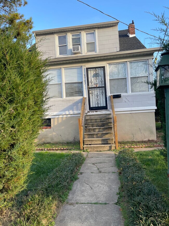 Primary Photo - 3727 Milford Ave