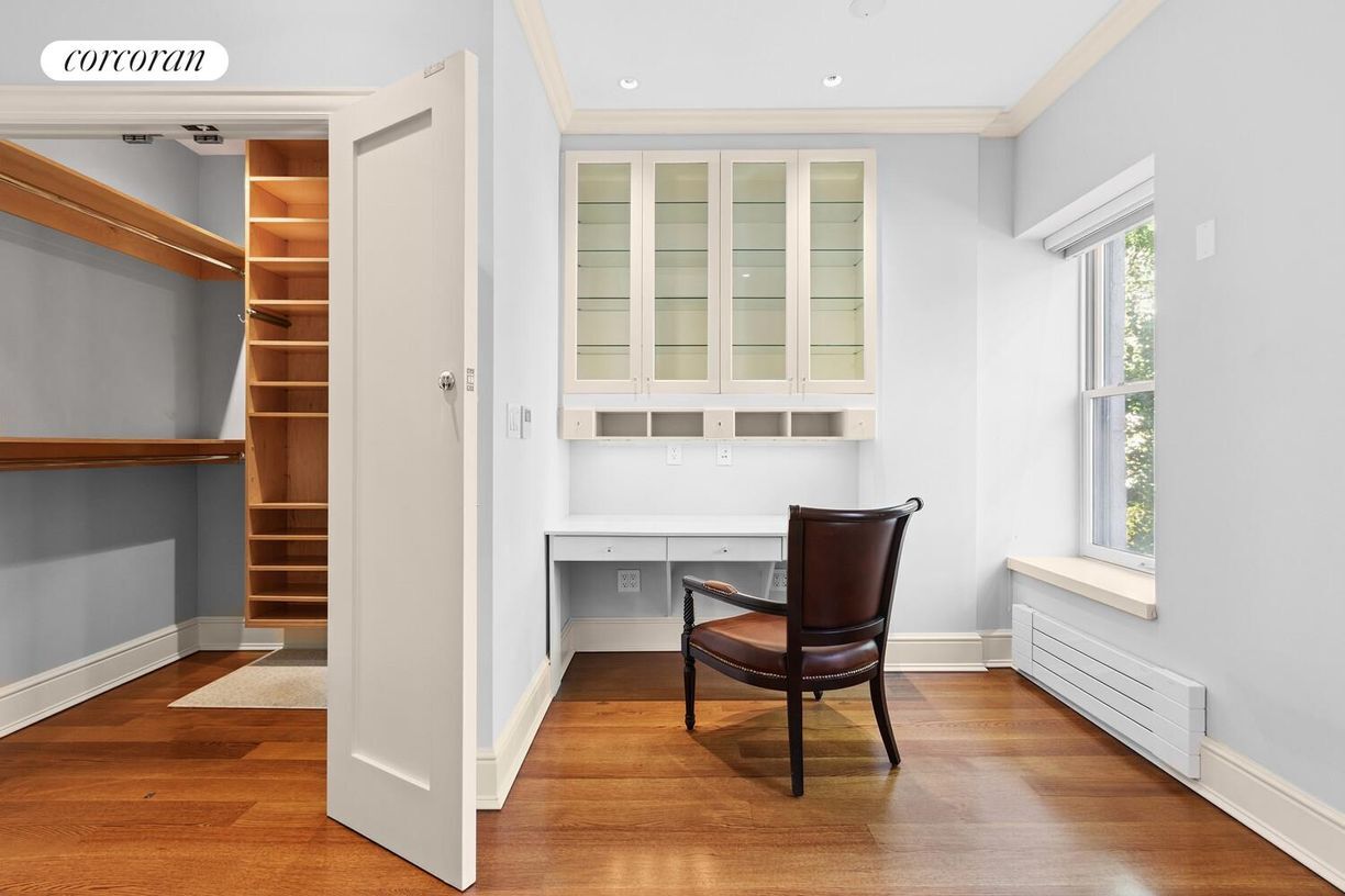 Building Photo - 320 E 55th St