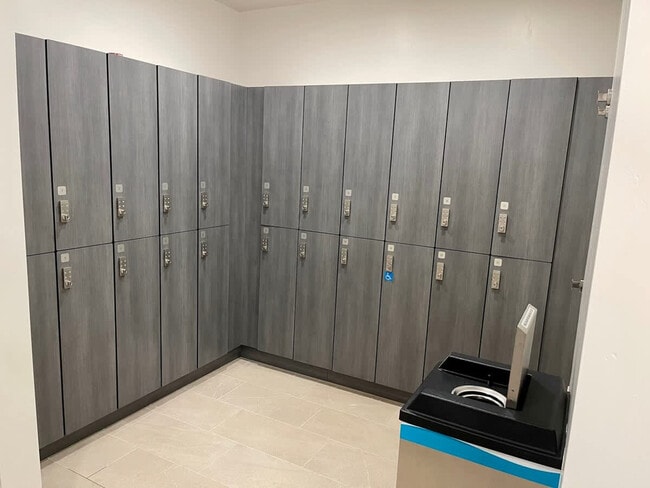 Building Photo - 535 South Park Avenue