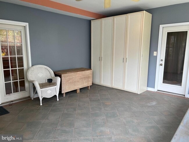 Building Photo - 2237 N Wakefield St