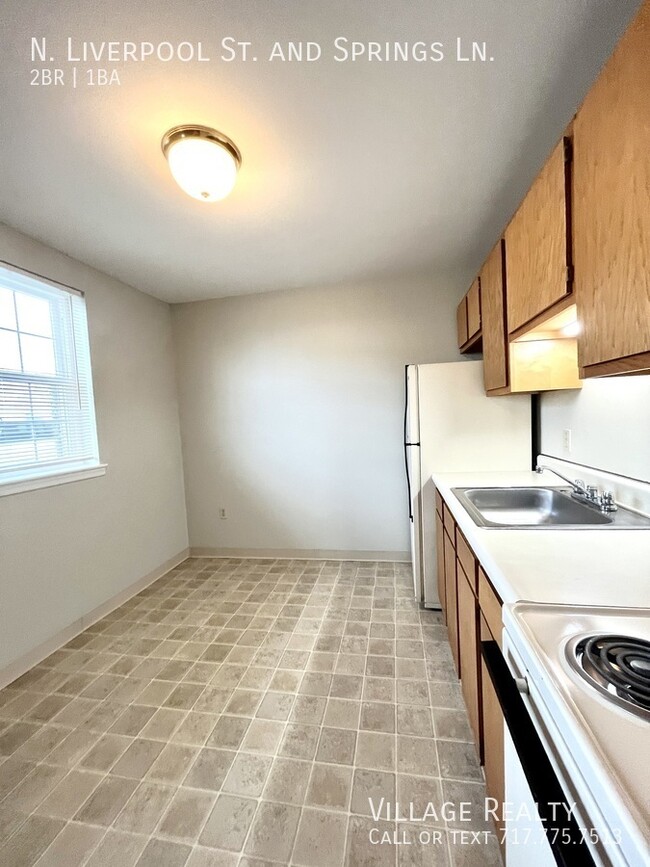 Building Photo - No steps! Affordable 2-Bed Convenient to I...