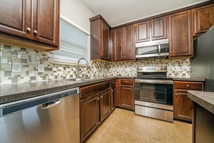 Building Photo - 1200 Sweetgum Dr