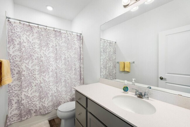 Building Photo - Modern 3BD, 2.5BA Castle Pines Townhome wi...