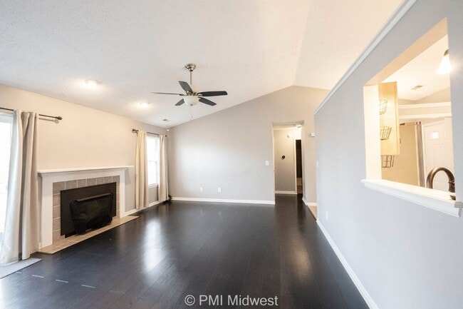 Building Photo - "Charming 3-Bed, 2-Bath Gem with 1323 Sq Ft of Comfort on Bitternut Drive!"