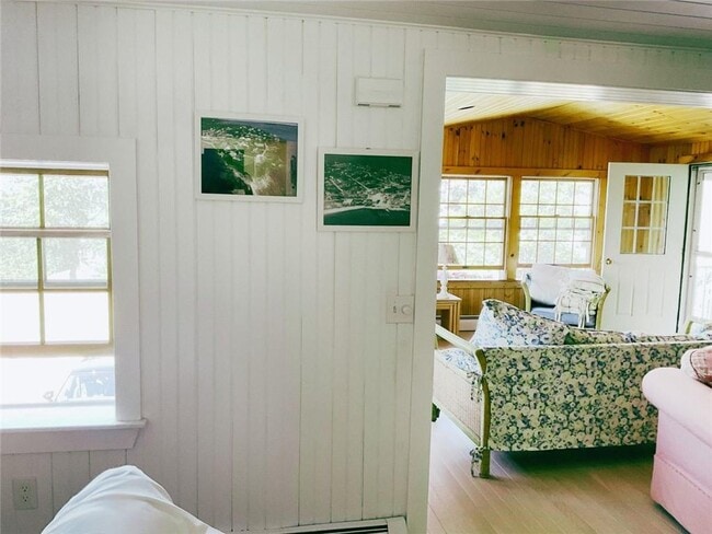 Building Photo - 140 Treasure Rd