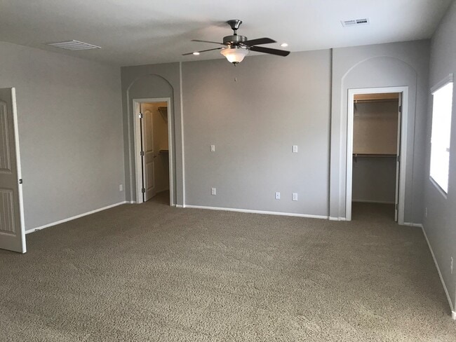 Building Photo - Beautiful DR Horton Home in Centennial Hil...