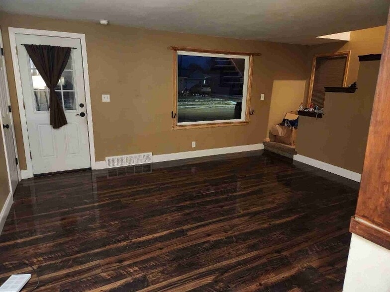 Building Photo - 1031 S Telulah Ave