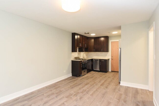 Building Photo - 450 W Barry Ave