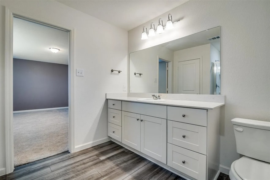 Building Photo - 731 Yorkshire Dr