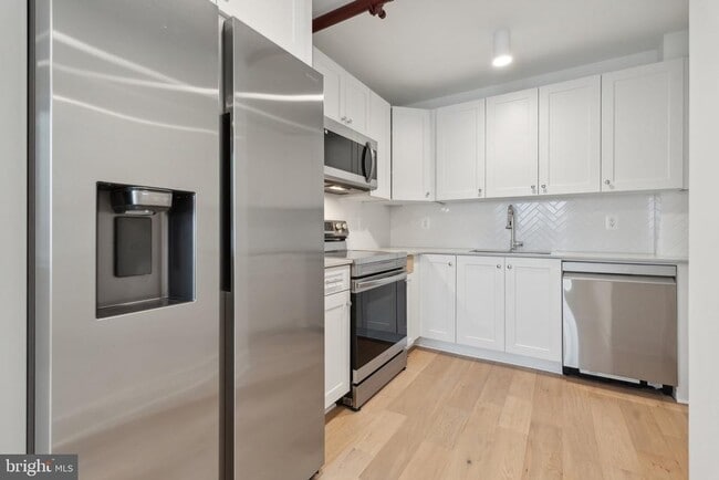 Building Photo - 901 King St